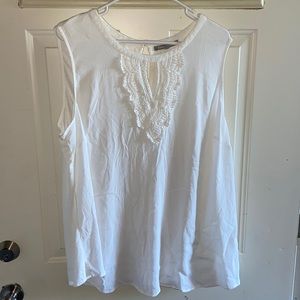 Cream white 3x sleeveless blouse with lace detail